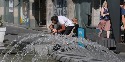 Danas će se u Srbiji nastaviti veoma toplo vreme, sa dnevnom temperaturom do 36 stepeni, najavio je  Republički hidrometeorološki zavod Srbije (RHMZ).