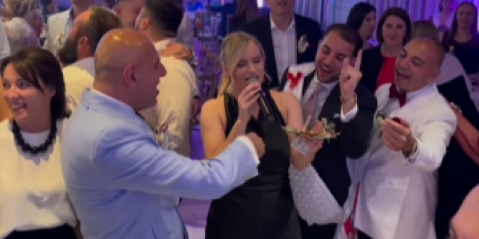 Evo koliko pobednica "Zvezde Granda" zarađuje po veseljima: Šejlu obasipali novčanicama od 100 evra, pevačica za manje od minuta nakupila hrpu para