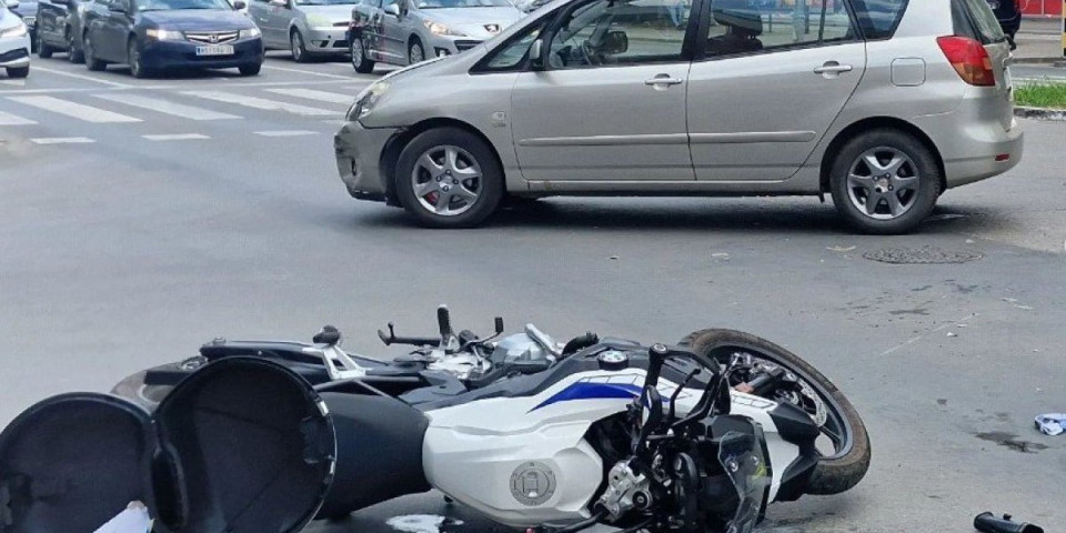 Oboren još jedan policajac: Automobil mu presekao put u Novom Sadu