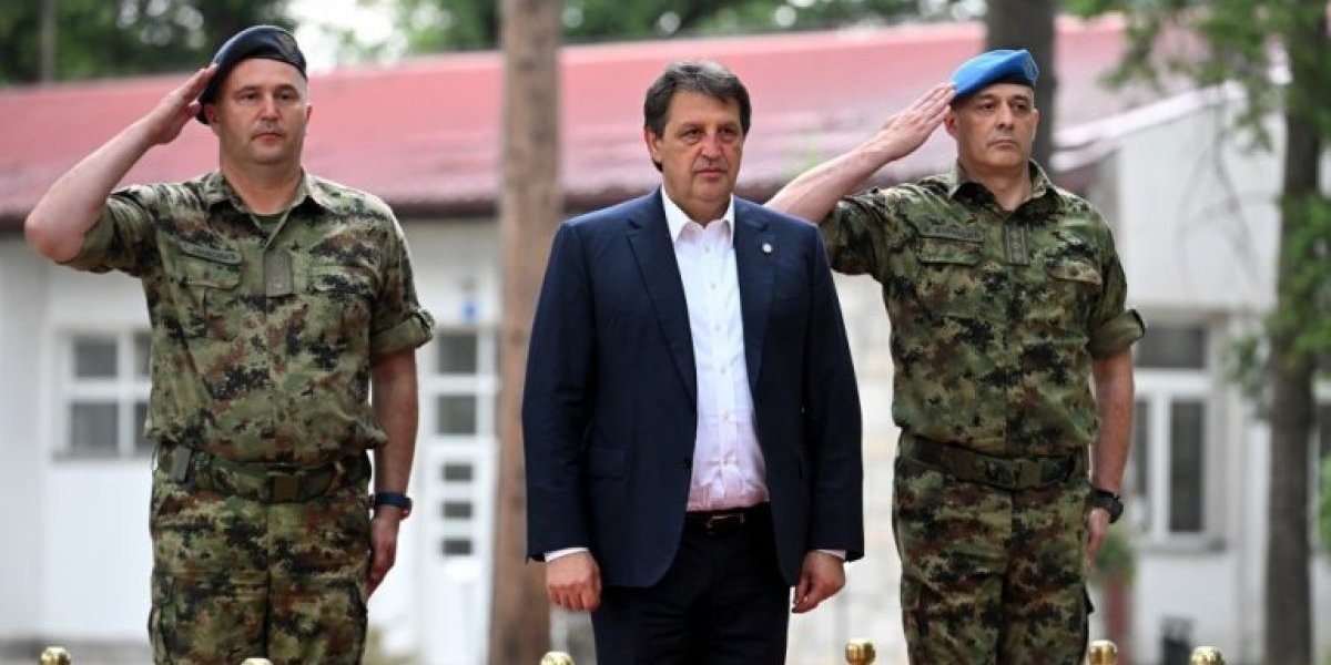 Ministar Gašić obišao gardu Vojske Srbije: Ova jedinica simbol je časti i profesionalizma (FOTO)