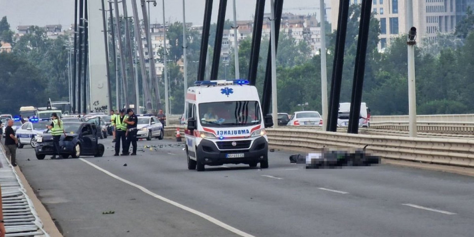 Teška nesreća na Mostu slobode! U sudaru automobila i motora poginula jedna osoba! (FOTO)