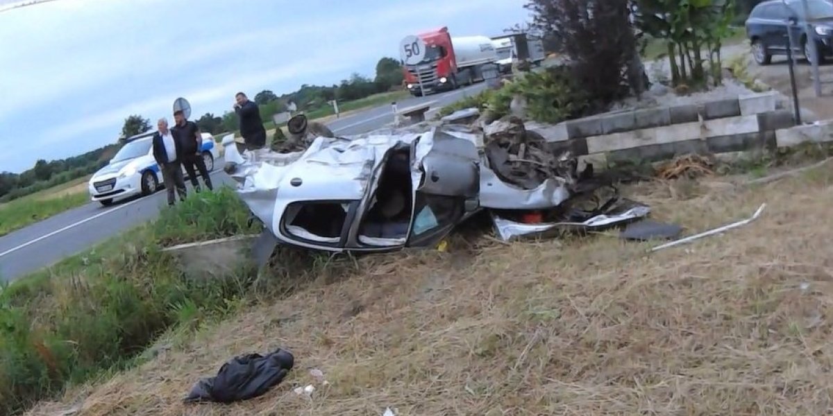 Saobraćajna nesreća kod Boleča na Smederevskom putu! Kamion se prevrnuo, kombi smrskan, ima povređenih! (FOTO, VIDEO)