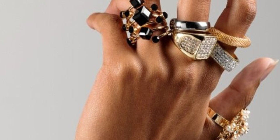 Prsten koji nosite ima važnu simboliku! Nije svejedno na kom prstu se nosi, obeležje je koje traje vekovima