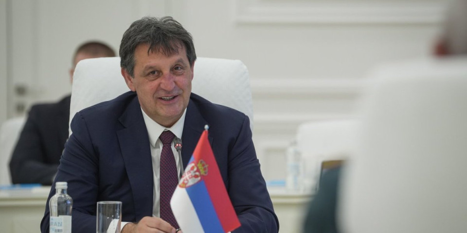 Ministar Gašić nakon svečanosti: Srbija ceni ljude koji ulažu u svoje znanje da bi bolje služili otadžbini!