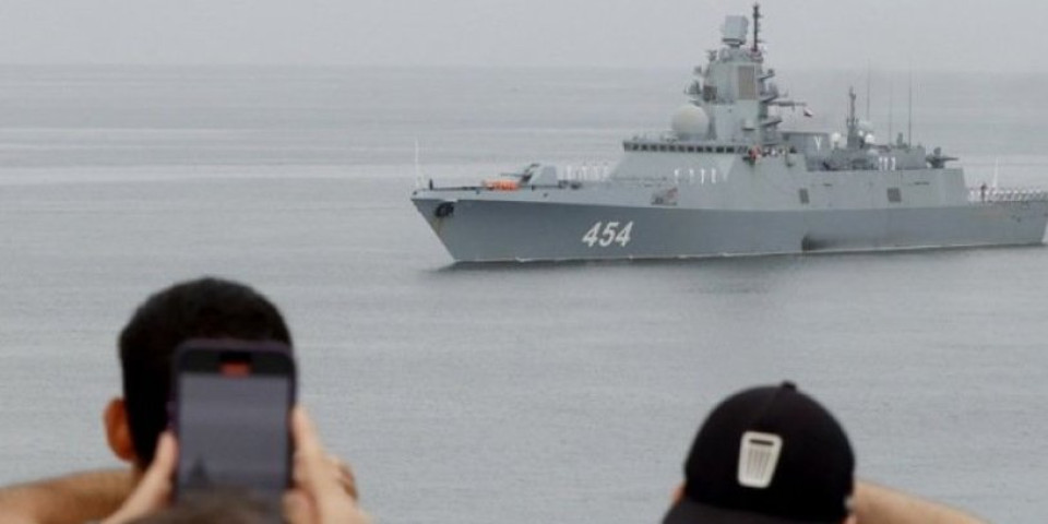 Gde su se ovo uputili ruski ratni brodovi?! Mornarica se udaljava od Kube! (VIDEO)