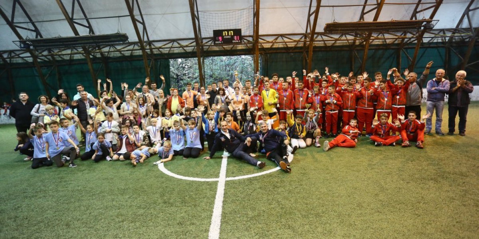 Mladi hokejaši "oštre" palice! Bitku za Trofej Beograda vodiće protiv Slovenaca i Bugara!