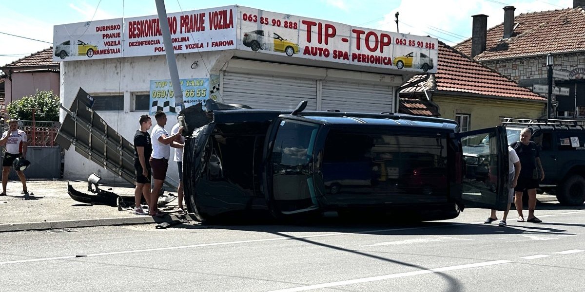 Prevrnuo se kombi, ima povređenih! Saobraćajna nezgoda u Nišu! (FOTO)