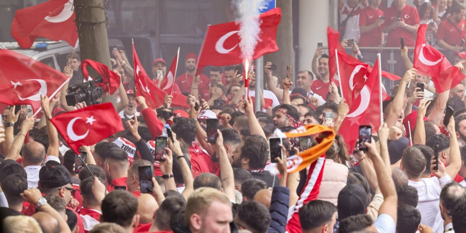 Turci obojili Dortmund u crveno, Ronaldo se sprema da obori rekord