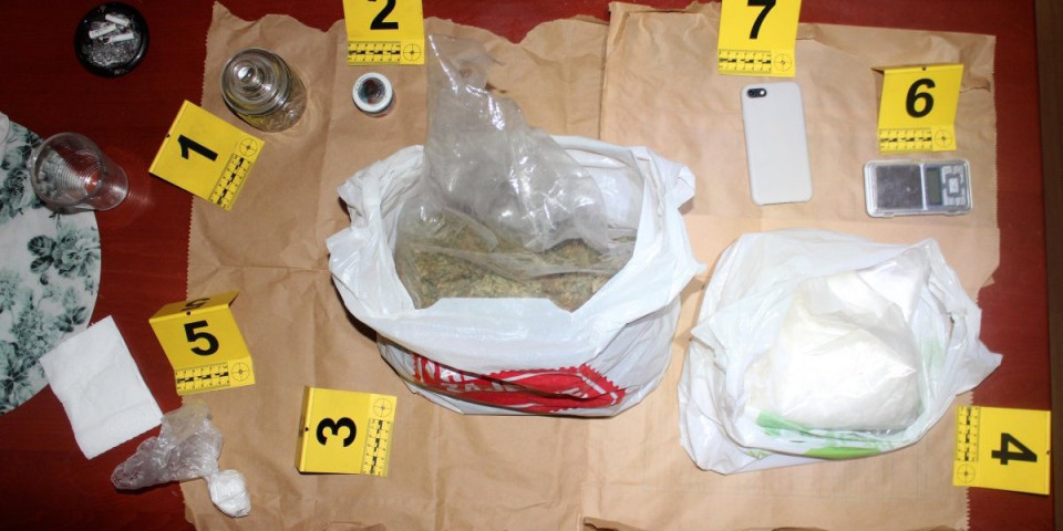 Uhapšen diler! Policija u stanu pronašla narko pijacu (FOTO)