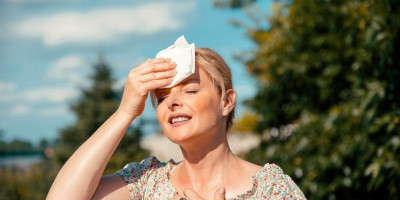 Toplotni talas koji ovih dana zahvata zemlje južne Evrope, ali i region, mogao bi da izazove na hiljade smrtnih slučajeva. Visoke temperature očekuju se i u Srbiji, pa stručnjaci napominju građanima da slede savete lekara.