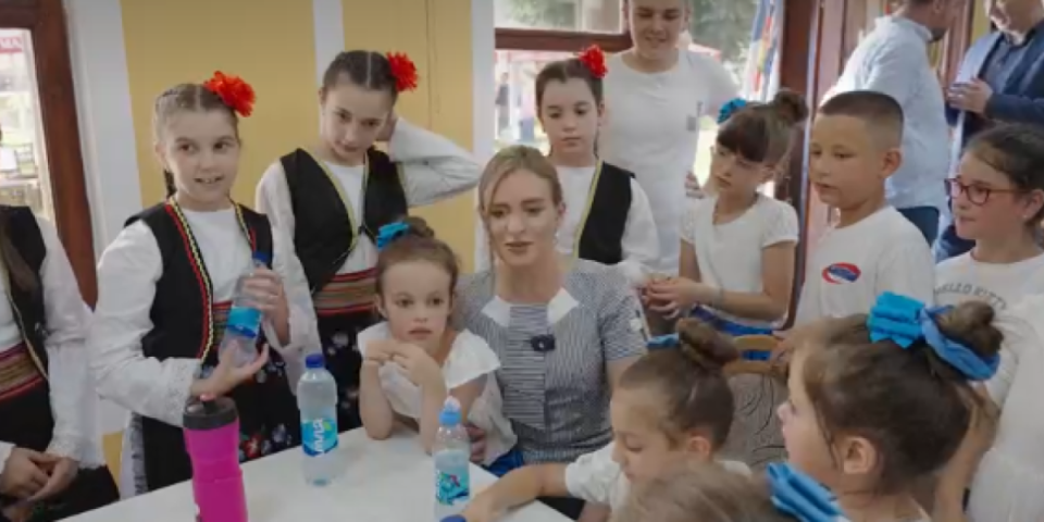 Đurđević Stamenkovski sa decom sa KiM: Znajte da Kosovski zavet živi u svima nama i da ga svi sa ponosom ističemo (VIDEO)