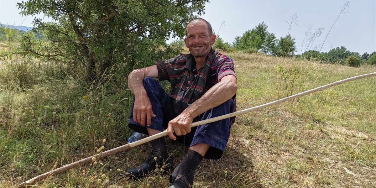 Ovčar Stojan „ima odavno“ kako je došao iz Makedonije: Dobro je, jer za drugo ne znam (FOTO)