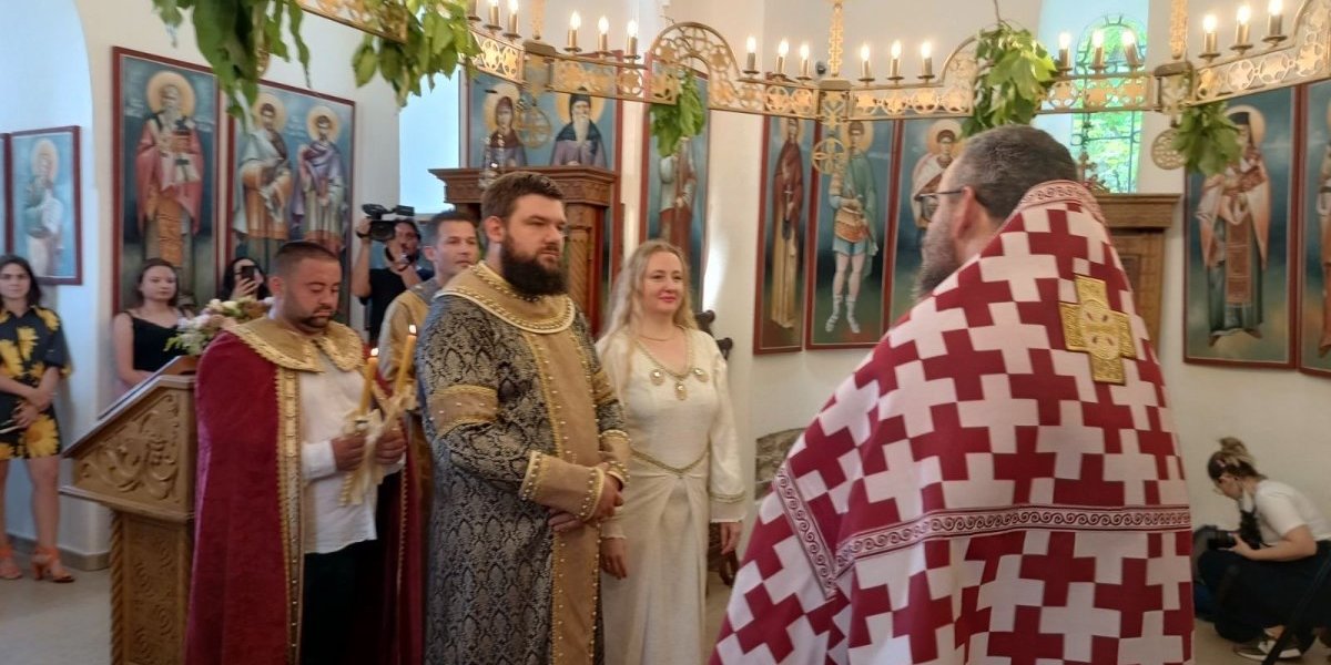 (VIDEO) Neobično venčanje u Kruševcu! U crkvi Lazarici kao pre mnogo vekova