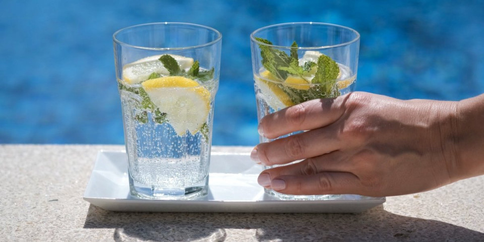 Istina o gaziranoj vodi: Čaša ili dve dnevno imaju sledeće efekte