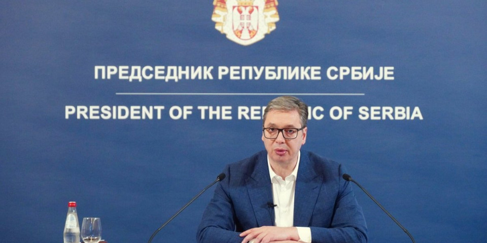 Oglasio se predsednik Vučić: Prvi "glasački listić"... pogledajte! (VIDEO)