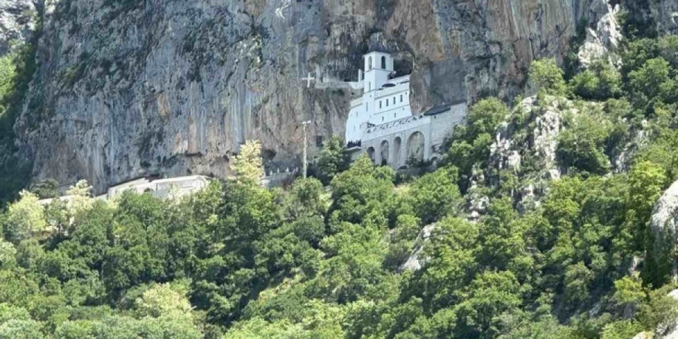 Jeziva priča oca Predraga sa Ostroga: Devojka je pala u provaliju duboku 100 metara - Sudbina koja ju je zadesila ledi krv u žilama