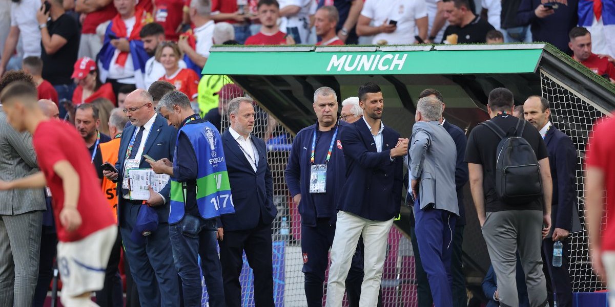 Novak stigao na stadion! Đoković bodri  "orlove" (FOTO GALERIJA)
