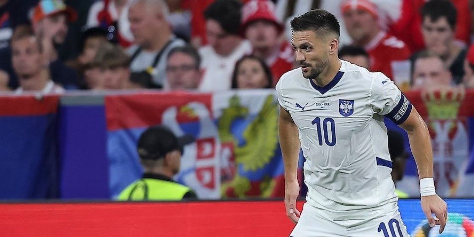 Tadić je doživeo fudbalsko silovanje na Evropskom prvenstvu! Rade Bogdanović stao u odbranu kapitena!