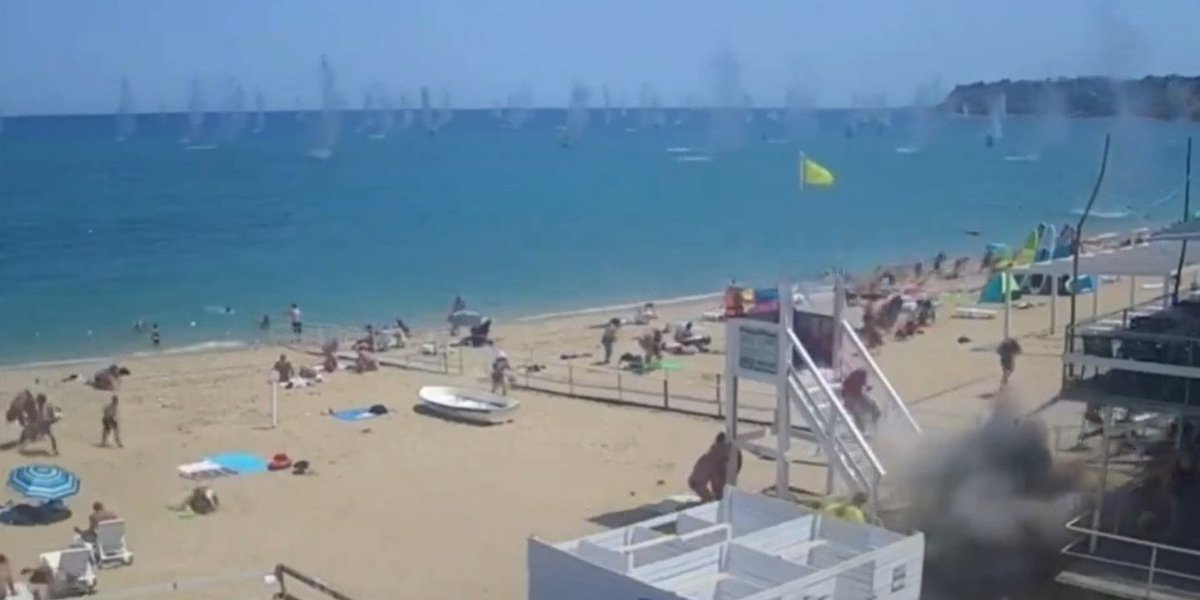 (VIDEO) Objavljen najstrašniji snimak! Ruse brutalno zasuli kasetnim bombama! Uživanje na plaži se pretvorilo u nezamisliv horor!