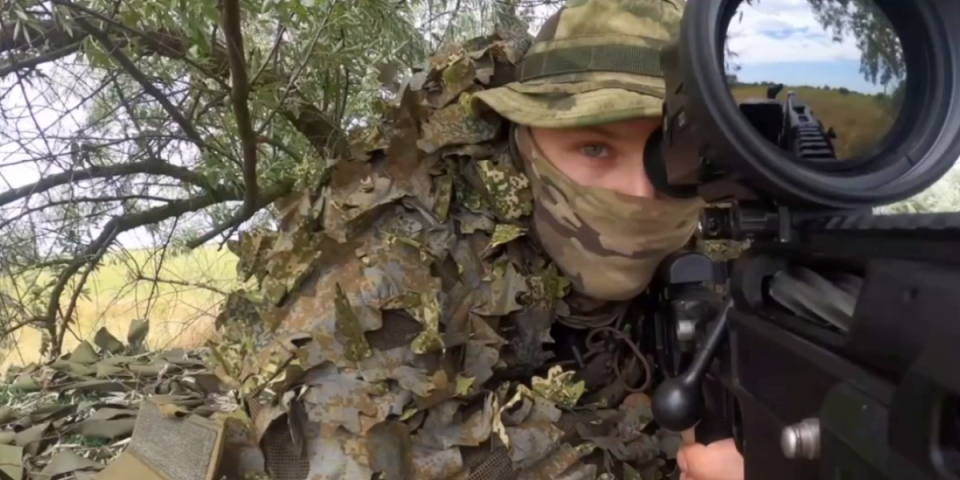 (VIDEO) Kakav potez ruskih snajperista! O ovome priča cela vojska: Ukrajinci pokušali da ih unište dronom, pa dobili žestok odgovor!
