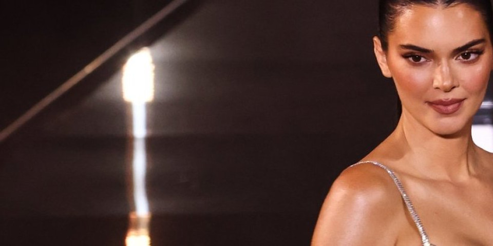 Haljina Kendal Džener kao zavesa! Pojavila se u nesvakidašnjoj kreaciji i privukla sve poglede (VIDEO)