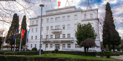 Crnogorska Skupština usvojila je danas odluku o upućivanju pripadnika Vojske Crne Gore (VCG) u sastav misije vojne pomoći Evropske unije (EU) za podršku Ukrajini (European Union Military Assistance Mission Ukraine – EUMAM UA).