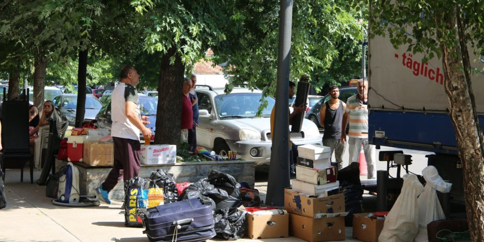Drama u Kosovskoj Mitrovici! Kurtijevi uniformisani batinaši izbacuju porodicu Fićović iz kuće, šiptarska inspekcija piše kazne!