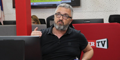 Glavni urednik Informera Dragan J. Vučićević na Kolegijumu je otkrio detalje pucnjave ispred Skupštine Srbije.