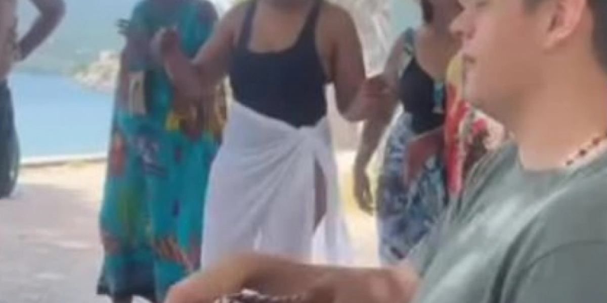 Turisti plesali uz gusle! Snimak iz CG naišao na nezapamćeno oduševljenje! (VIDEO)