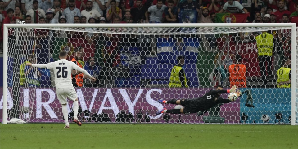 Kosta spasao Ronalda, Portugal je u četvrtfinalu! (FOTO/VIDEO)