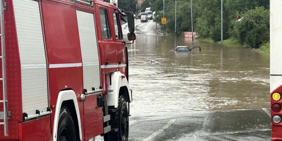 Pune ruke posla za pripadnike MUP! Zbog nevremena i poplava intervenisali širom Srbije!