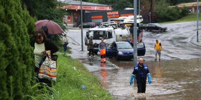 Danas će širom zemlje biti promenljivo oblačno i nestabilno,sa kišom i pljuskovima sa grmljavinom  saopštio je Republički hidrometeorološki zavod Srbije (RHMZ).