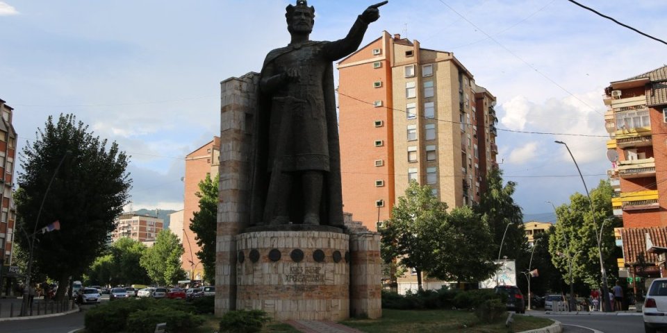 Skandal na KiM! Albanci presreli automobil sa srpskim tablicama: Usledio šokantan potez (VIDEO)