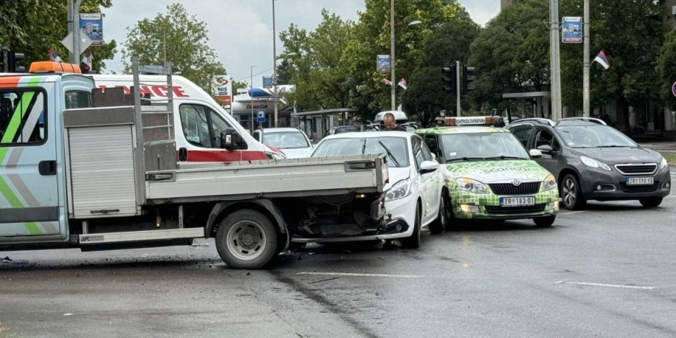 Teška saobraćajna nesreća kod Pančeva! U nesreći učestvovalo više vozila, ima povređenih! (FOTO)