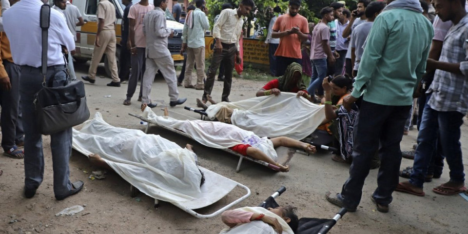 Ljudi su panično bežali na sve strane, poginulo najmanje 107 osoba! Horor tokom verskog okupljanja u Katrasu!