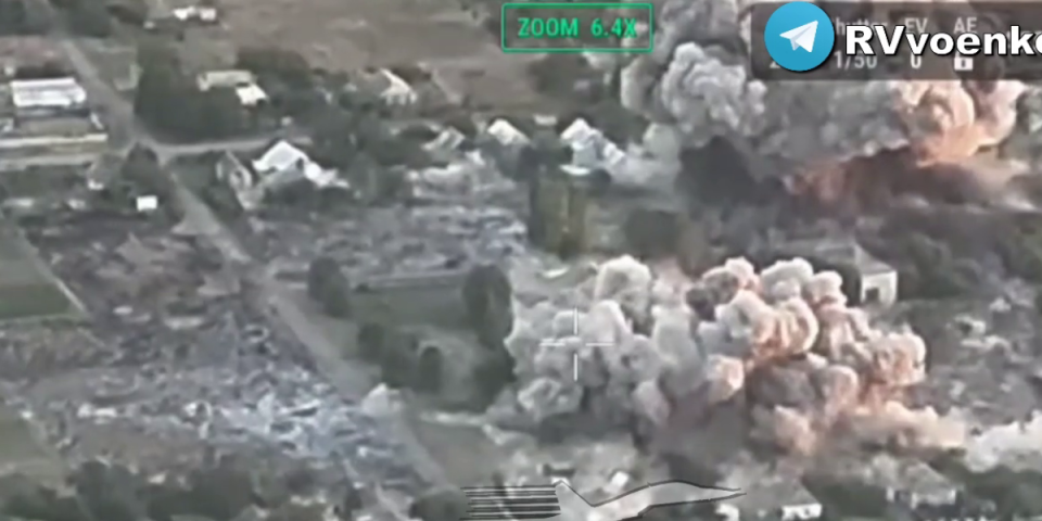 (VIDEO) Brutalan masakr! Rusi locirali opasnu grupu, pa sve zasuli razornim bombama - rezultat je stravičan!