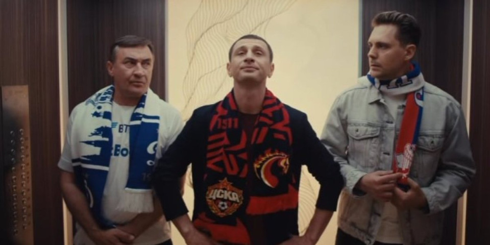 I on je na tribinama! Poznati srpski glumac gleda Partizan u Moskvi (FOTO/VIDEO)