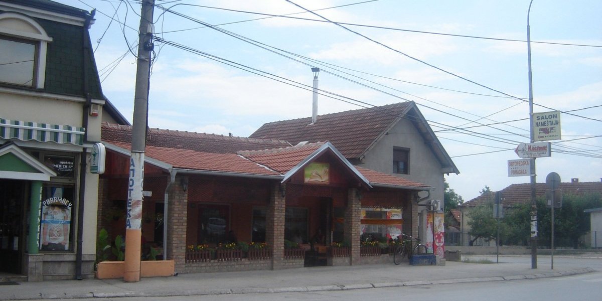 Ubio ženu sa 20 uboda nožem, sebi prerezao vrat! Stravični zločin ispred kafane "Biblioteka"