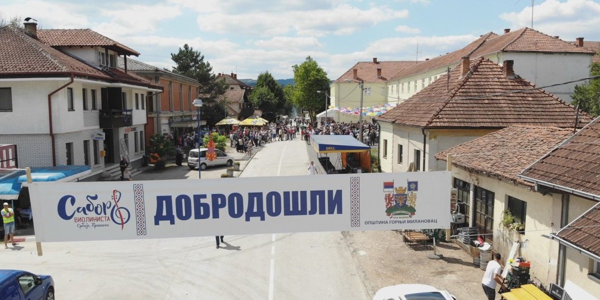 Pivo 300, domaća rakija 150 a porcija kupusa sa projom 600 dinara: Ovo je jedina fešta u Srbiji na kojoj nema "divljanja" cena (FOTO)