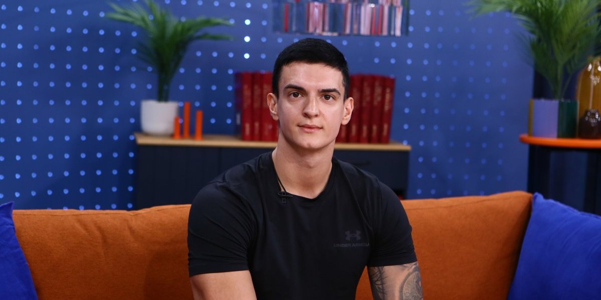 Jutarnja gimnastika na Informer TV! Fitnes trener pokazao kako se pravilno vežba! (FOTO/VIDEO)