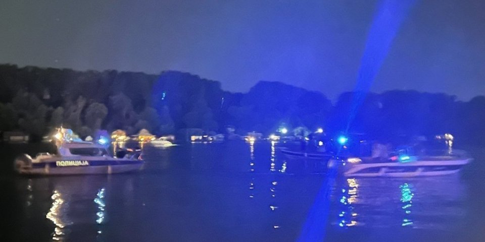 Izvučen brodić na Savskom keju: Nestao nakon sudara sa teretnjankom, sumnja se da je u njemu telo (VIDEO)