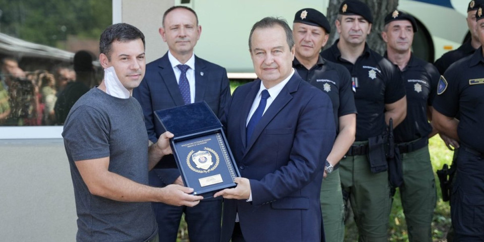 "Država uvek može da računa na policiju"! Ministar Dačić se oglasio: "Pratimo sve aktivnosti u vezi terorizma" (FOTO/VIDEO)