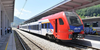 Brza pruga od Novog Sada do Subotice trebalo bi da bude otvorena 15. septembra na praznik - Dan srpskog jedinstva, slobode i nacionalne zastave, najavio je predsednik Srbije Aleksandar Vučić.