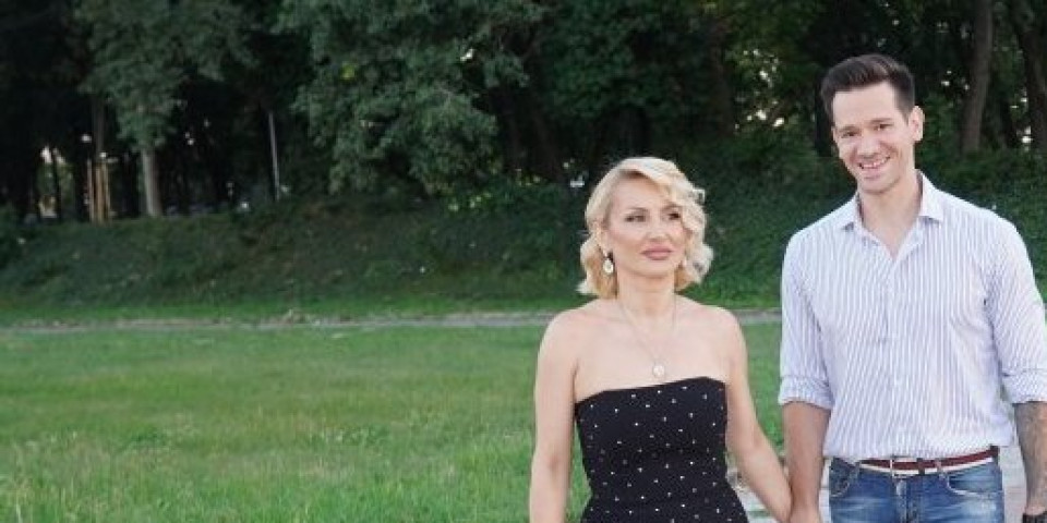 Goca Tržan proslavlja 50. rođendan! Pevačica zasijala u kratkoj haljini, Raša se ne odvaja od drage, a tu su i njeni roditelji (FOTO)