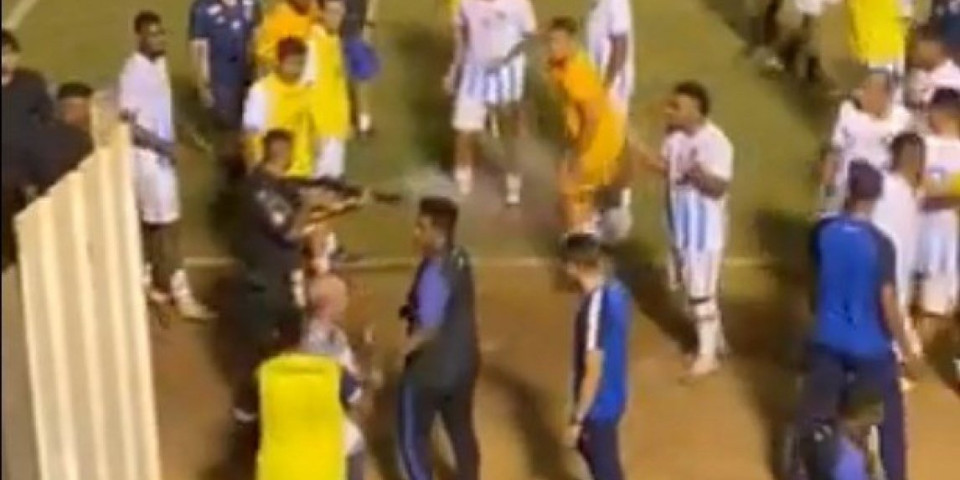 Stravično! Policajac upucao igrača na utakmici! (VIDEO)