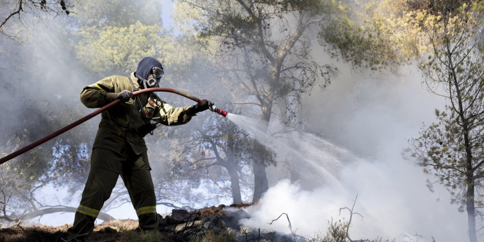Besne požari u Grčkoj! Na Lezbosu jedna osoba uzgubila život