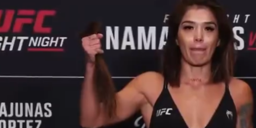 MMA borkinja se na vaganju pojavila s pramenom svoje kose u ruci, ovo je razlog za taj čin! (VIDEO)