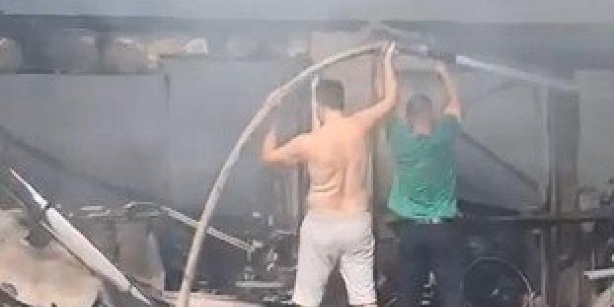 Veliki požar u Paraćinu: Zahvatio nekoliko kuća