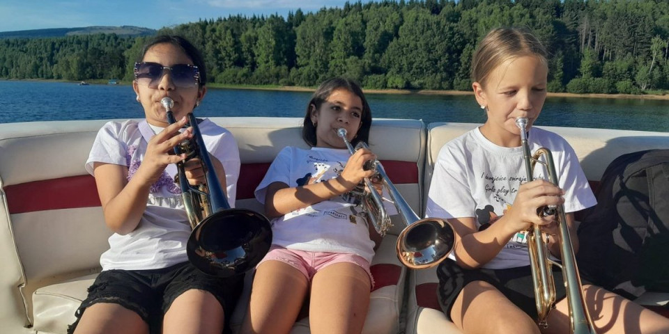 "Trumpet girls“ sa juga pravo Guču: Prvi orkestar devojčica obezbedio vizu za Dragačevo