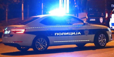 Bosanac D. M. (39), vozač automobila marke BMW, uhapšen je nakon policijske potere na auto-putu, i to od graničnog prelaza sa Hrvatskom na Batrovcima do isključenja na auto-put "Miloš Veliki"!